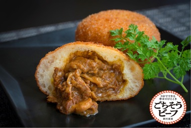 黒毛和牛の牛すじカレーパン.jpg